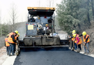 貴州縣鄉公路路面改善提升工程復工忙