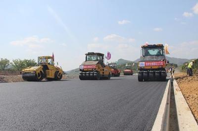 亞運(yùn)會(huì)重要配套工程--杭州繞城西復(fù)線杭紹段啟動(dòng)大面積瀝青施工