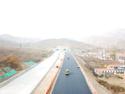濟泰高速公路長城嶺隧道順利貫通