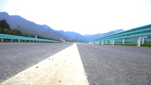 今日凌晨零時(shí),凱里環(huán)城高速公路北段正式開通運(yùn)行