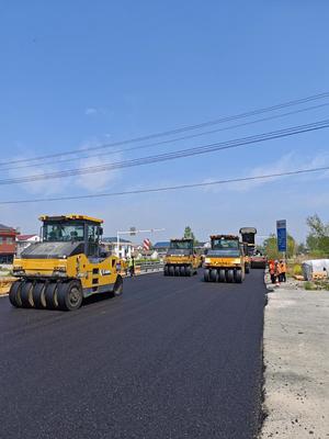 交通局:連云港市普通國(guó)省干線公路養(yǎng)護(hù)大中修(G204贛榆段)項(xiàng)目瀝青下面層攤鋪完成